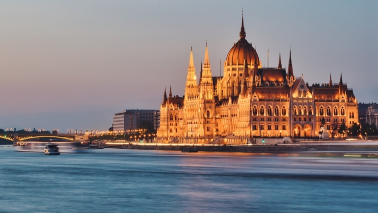 hungarian-parliament-building-7202373_1280